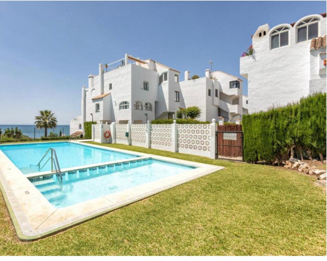 Playa Cristo Amazing Beach Terrace Appartment Estepona Ngoại thất bức ảnh